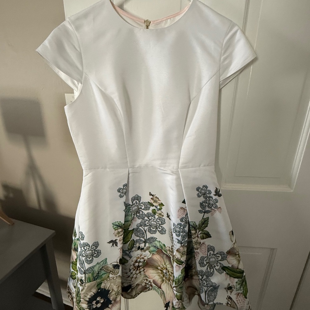 Ted Baker, Size 3 (USA 6/8), Cream/White, with Winter (ish) motif